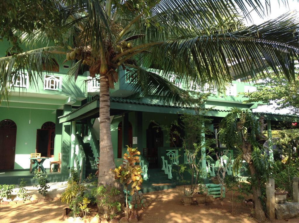 Lagoon Inn ฮัมบานโตตา ภายนอก รูปภาพ