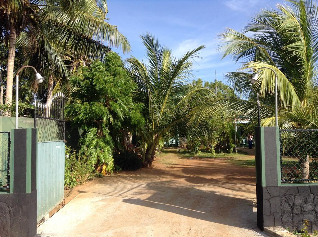 Lagoon Inn ฮัมบานโตตา ภายนอก รูปภาพ