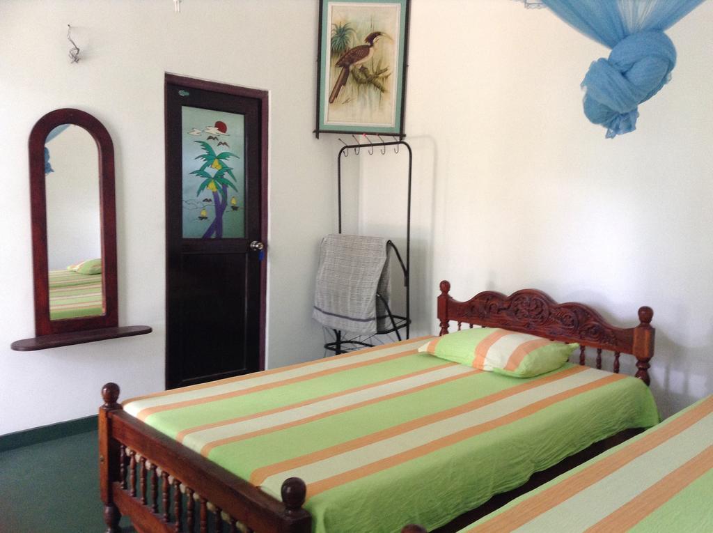 Lagoon Inn ฮัมบานโตตา ภายนอก รูปภาพ